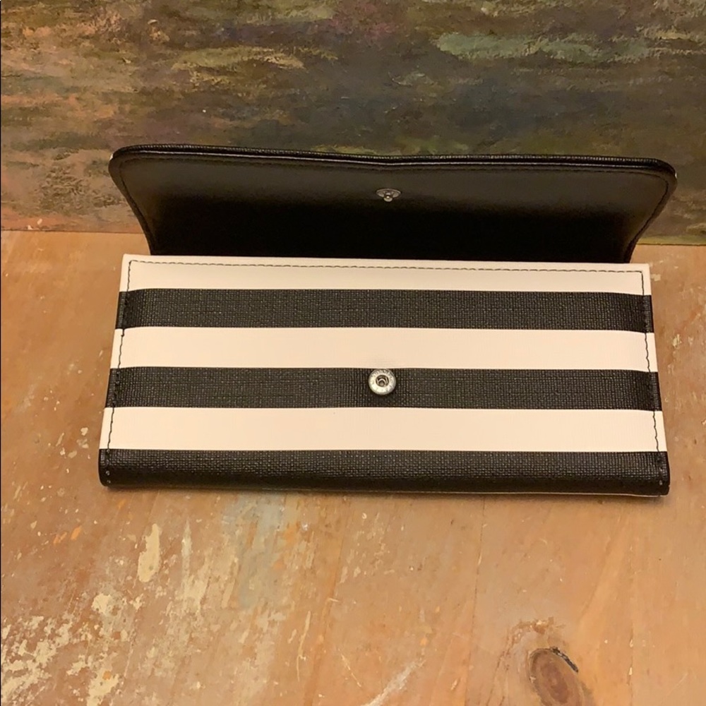 NWOT Kut from the Kloth Wallet - Picture 5 of 8